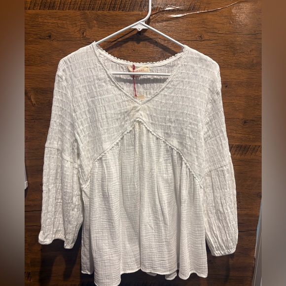 Soltaire White V-Neck Top - Picture 2 of 6